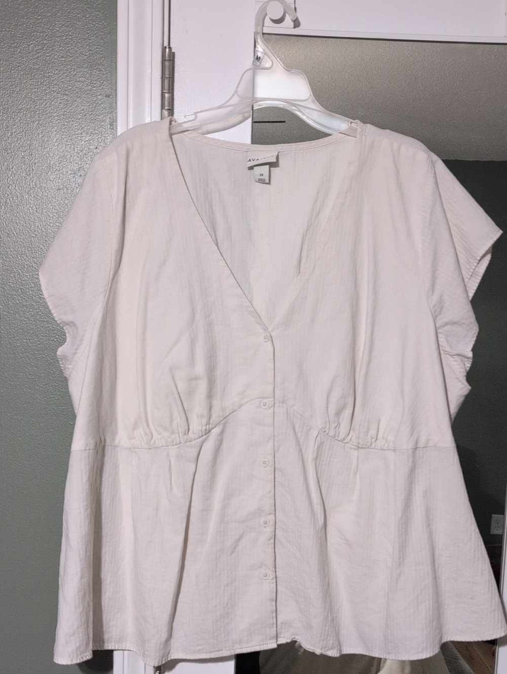 Ava & Viv Cream V-Neck Button-Front Peplum Blouse